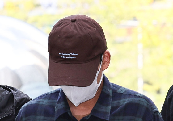 '장모 살해·아내 납치' 20대 남성 법원 출석