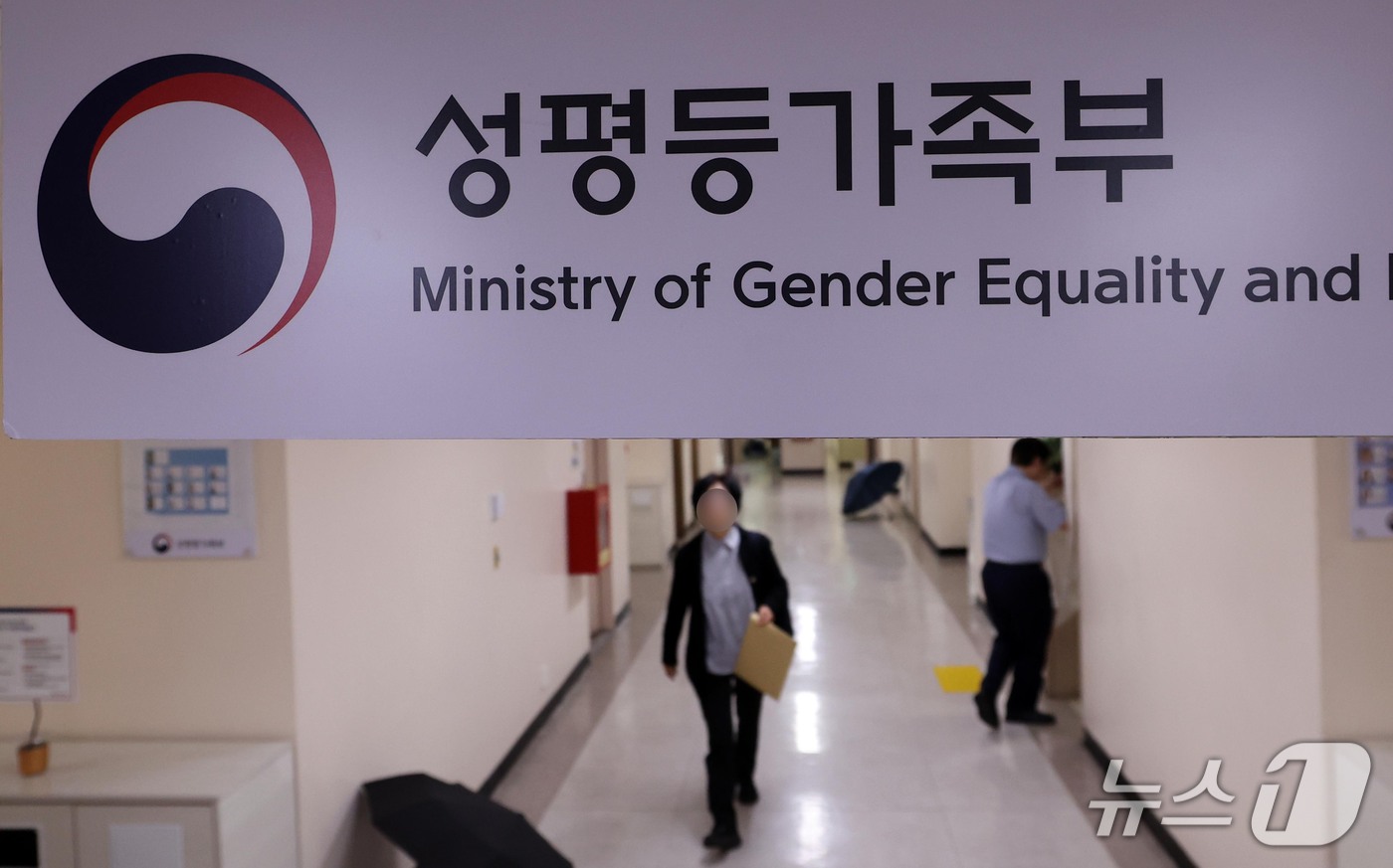 (서울=뉴스1) 이종덕 기자 = 윤호중 행안부 장관이13일 오후 서울 종로구 정부서울청사에서 '2차 중앙행정기관 이전' 계획을 발표했다. 금융위원회·방송미디어통신위원회·개인정보보호 …