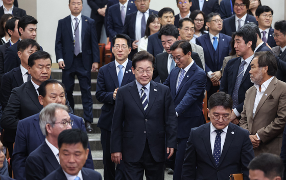 李대통령, 북극항로 시범운항 환영식 참석…"남부 해양수도권 도약 지원"