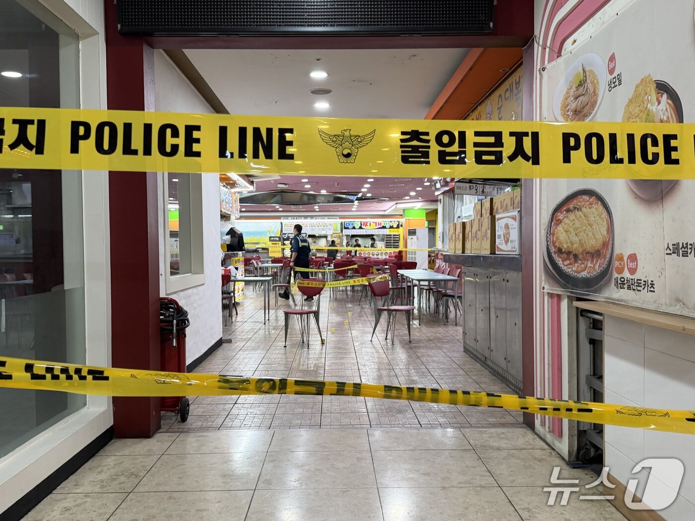 본문 이미지 - 13일 인천 남동구 홈플러스 푸드코트에서 흉기 난동 사건이 발생했다. 2026.10.13 ⓒ 뉴스1 박소영 기자