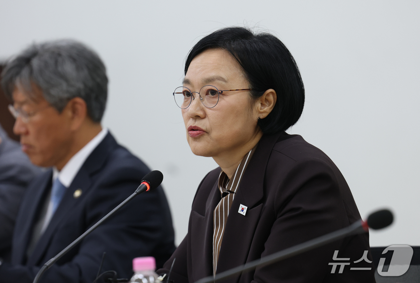 (수원=뉴스1) 김영운 기자 = 한성숙 국무총리가 13일 경기 수원시 영통구 수원청소년문화센터에서 열린 제8차 주택공급 현장 간담회에서 모두발언을 하고 있다. 2026.10.13/ …