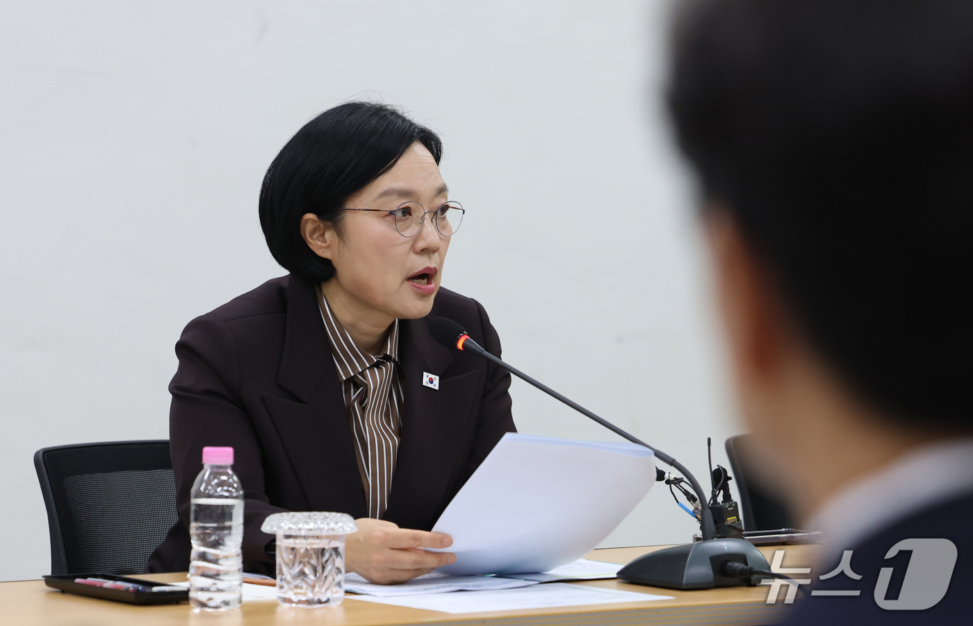 (수원=뉴스1) 김영운 기자 = 한성숙 국무총리가 13일 경기 수원시 영통구 수원청소년문화센터에서 열린 제8차 주택공급 현장 간담회에서 모두발언을 하고 있다. 2026.10.13/ …