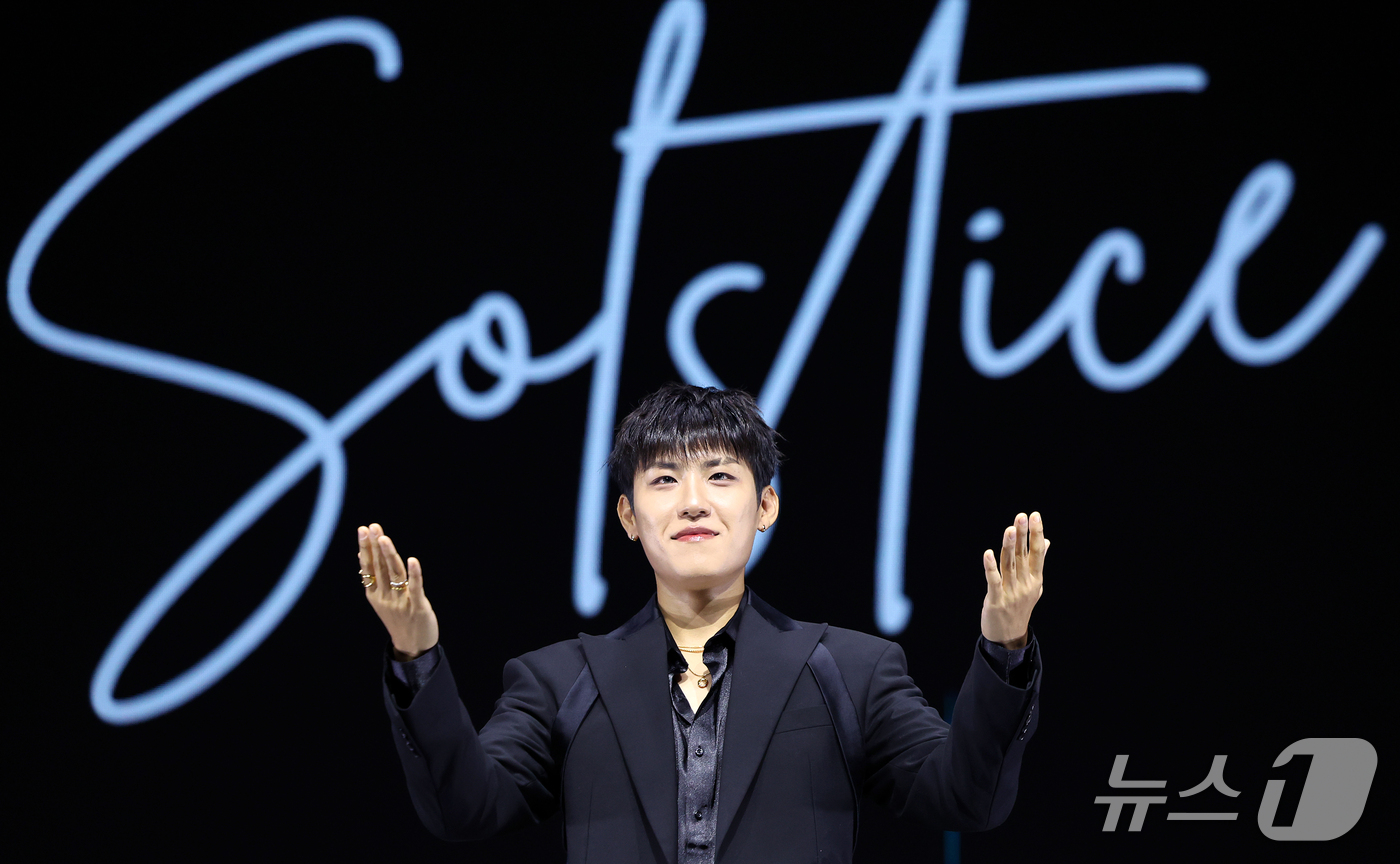 (서울=뉴스1) 김진환 기자 = 그룹 에이비식스(AB6IX) 박우진이 13일 오후 서울 중구 엑스칼라에서 열린 두 번째 미니앨범 ‘솔스티스’(SOLSTICE) 발매 기념 쇼케이스에 …