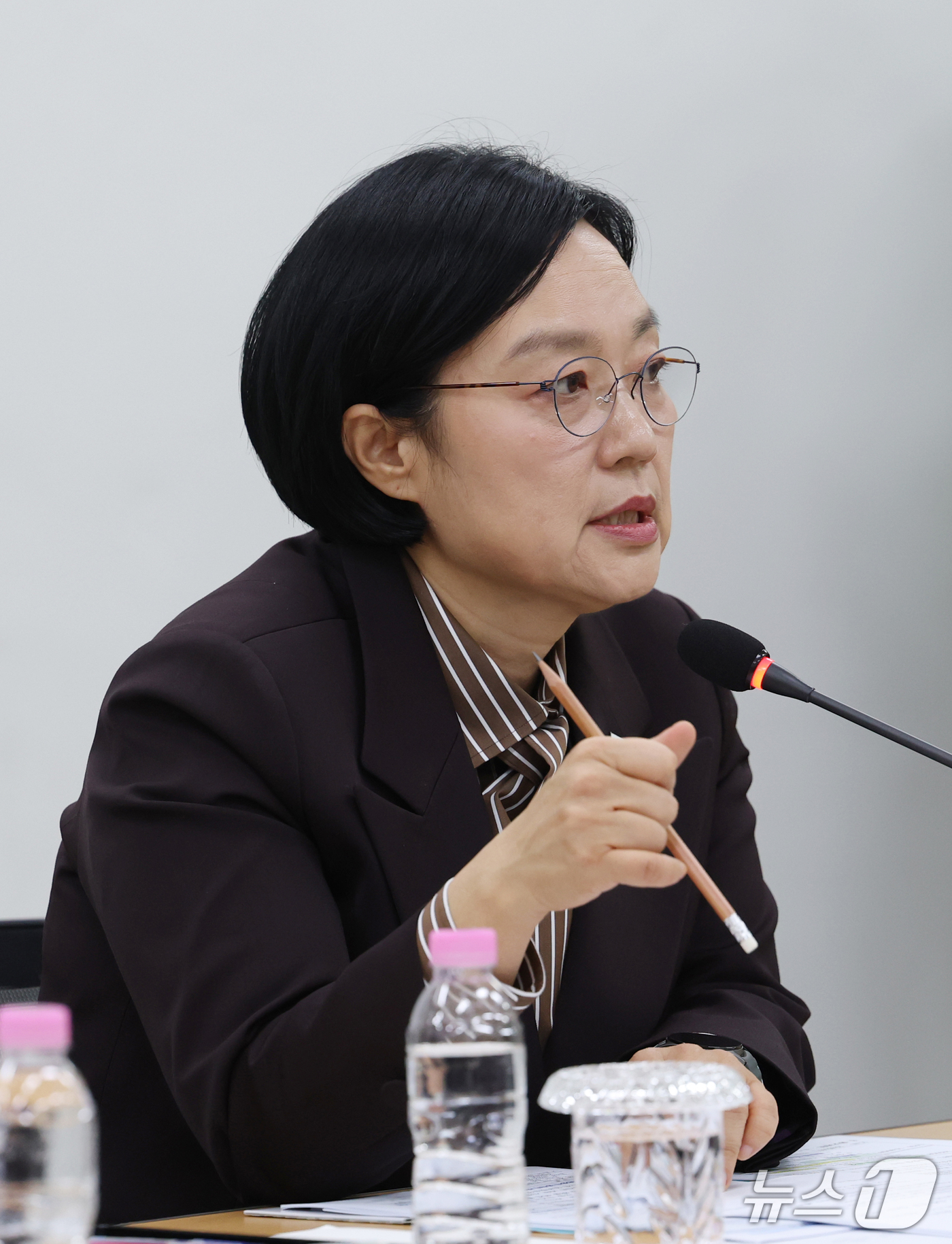 (수원=뉴스1) 김영운 기자 = 한성숙 국무총리가 13일 경기 수원시 영통구 수원청소년문화센터에서 열린 제8차 주택공급 현장 간담회에서 모두발언을 하고 있다. 2026.10.13/ …