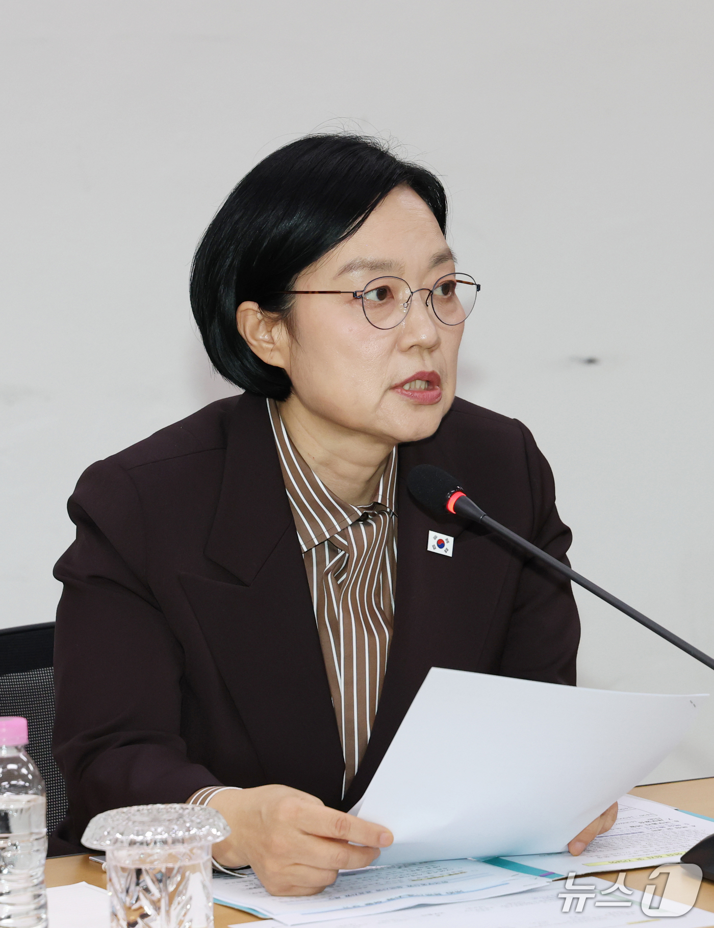 (수원=뉴스1) 김영운 기자 = 한성숙 국무총리가 13일 경기 수원시 영통구 수원청소년문화센터에서 열린 제8차 주택공급 현장 간담회에서 모두발언을 하고 있다. 2026.10.13/ …