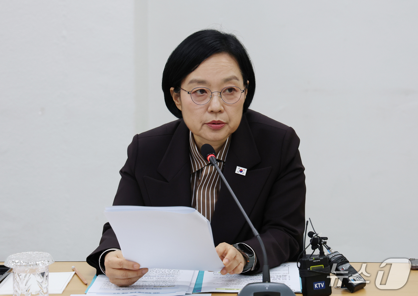 (수원=뉴스1) 김영운 기자 = 한성숙 국무총리가 13일 경기 수원시 영통구 수원청소년문화센터에서 열린 제8차 주택공급 현장 간담회에서 모두발언을 하고 있다. 2026.10.13/ …