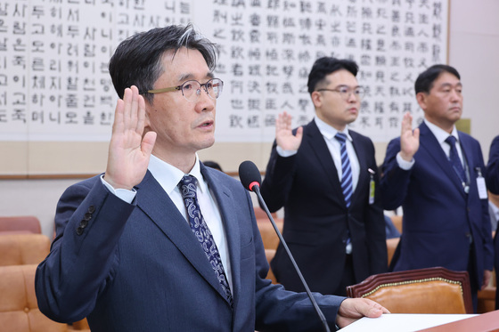 [국감] 선서하는 오동운 공수처장