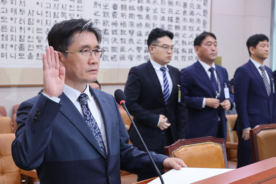 [국감] 증인 선서하는 오동운 공수처장