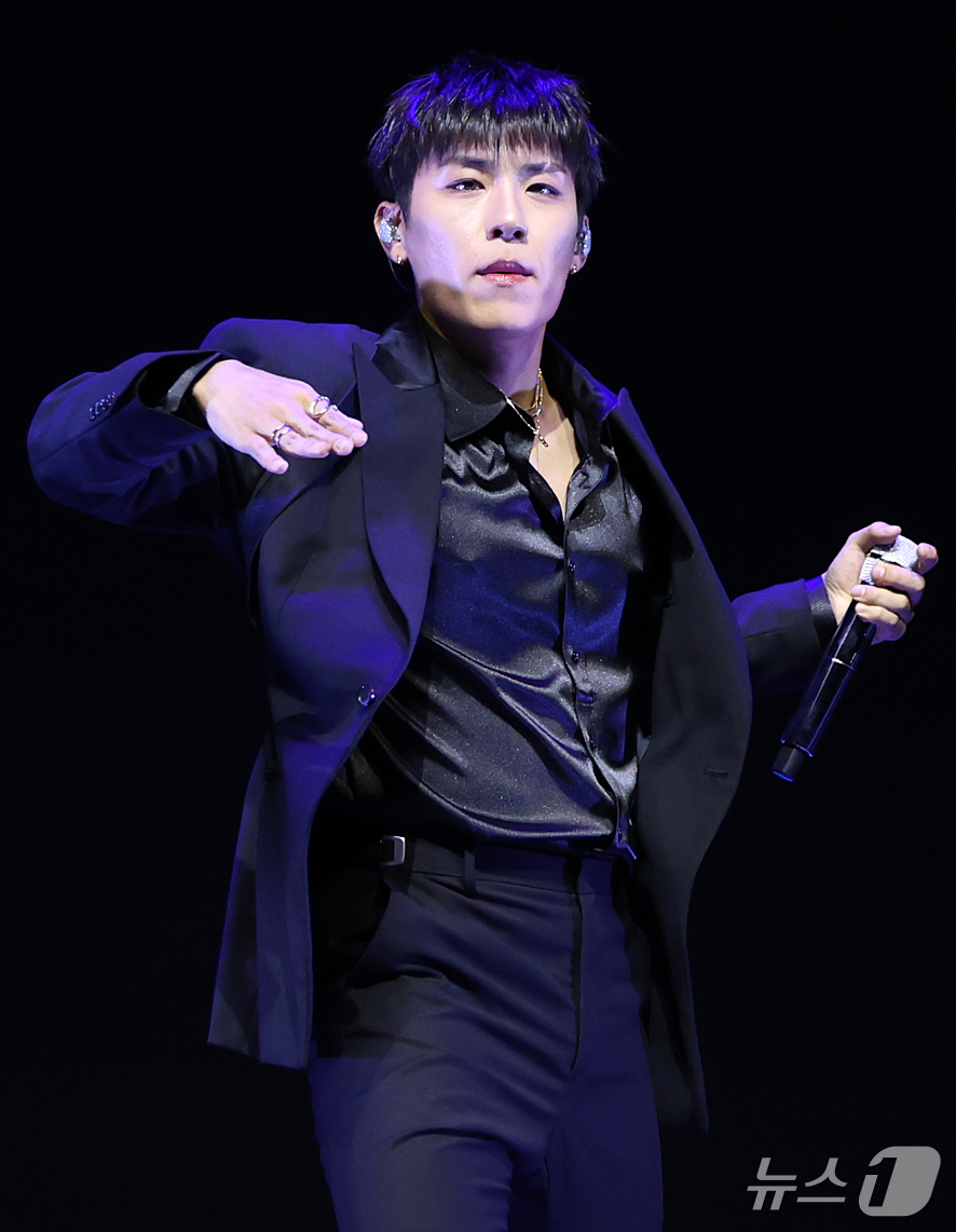 (서울=뉴스1) 김진환 기자 = 그룹 에이비식스(AB6IX) 박우진이 13일 오후 서울 중구 엑스칼라에서 열린 두 번째 미니앨범 ‘솔스티스’(SOLSTICE) 발매 기념 쇼케이스에 …