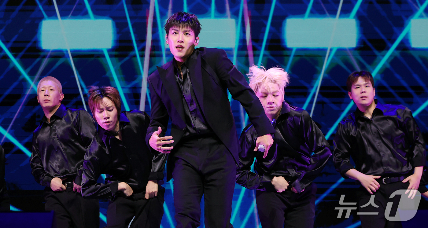 (서울=뉴스1) 김진환 기자 = 그룹 에이비식스(AB6IX) 박우진이 13일 오후 서울 중구 엑스칼라에서 열린 두 번째 미니앨범 ‘솔스티스’(SOLSTICE) 발매 기념 쇼케이스에 …
