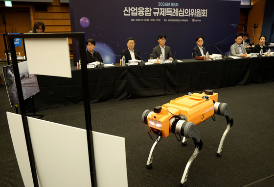 산업융합 규제특례심의위, 실외 4족보행 순찰로봇 시연