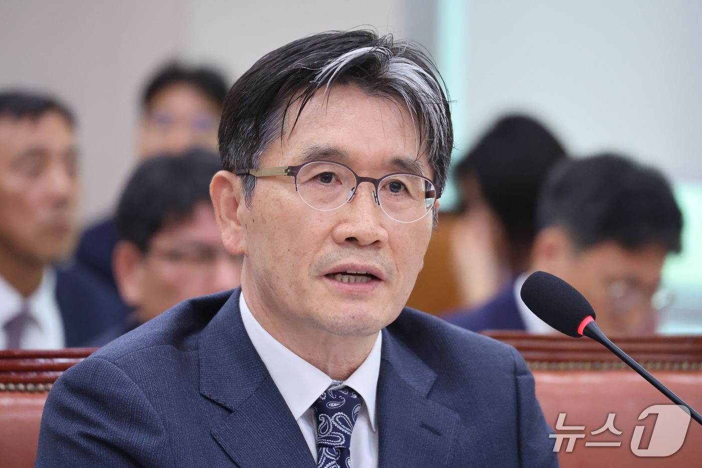 (서울=뉴스1) 신웅수 기자 = 오동운 고위공직자범죄수사처장이 13일 서울 여의도 국회에서 열린 법제사법위원회의 헌법재판소 등에 대한 국정감사에서 의원 질의에 답변하고 있다. 20 …