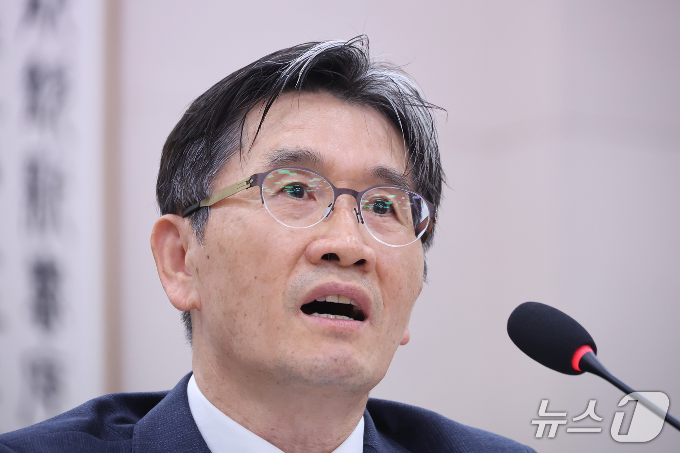 (서울=뉴스1) 신웅수 기자 = 오동운 고위공직자범죄수사처장이 13일 서울 여의도 국회에서 열린 법제사법위원회의 헌법재판소 등에 대한 국정감사에서 의원 질의에 답변하고 있다. 20 …