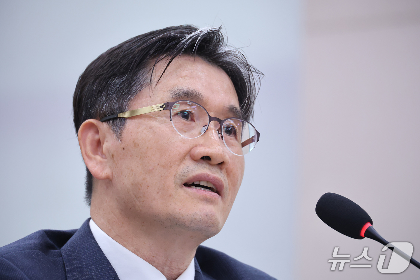 (서울=뉴스1) 신웅수 기자 = 오동운 고위공직자범죄수사처장이 13일 서울 여의도 국회에서 열린 법제사법위원회의 헌법재판소 등에 대한 국정감사에서 의원 질의에 답변하고 있다. 20 …