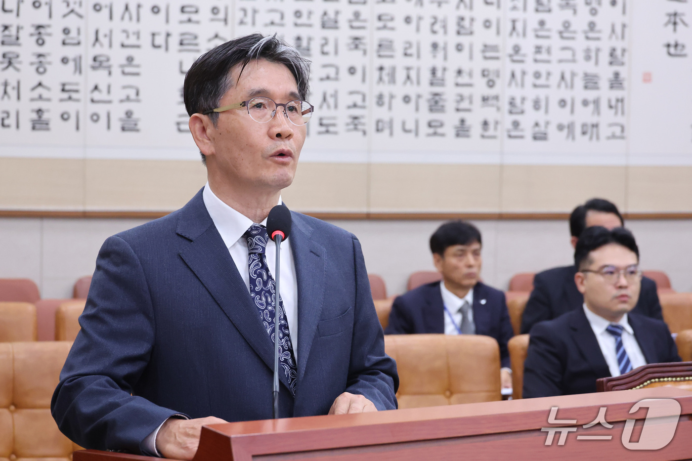 (서울=뉴스1) 신웅수 기자 = 오동운 고위공직자범죄수사처장이 13일 서울 여의도 국회에서 열린 법제사법위원회의 헌법재판소 등에 대한 국정감사에서 업무보고를 하고 있다. 2026. …