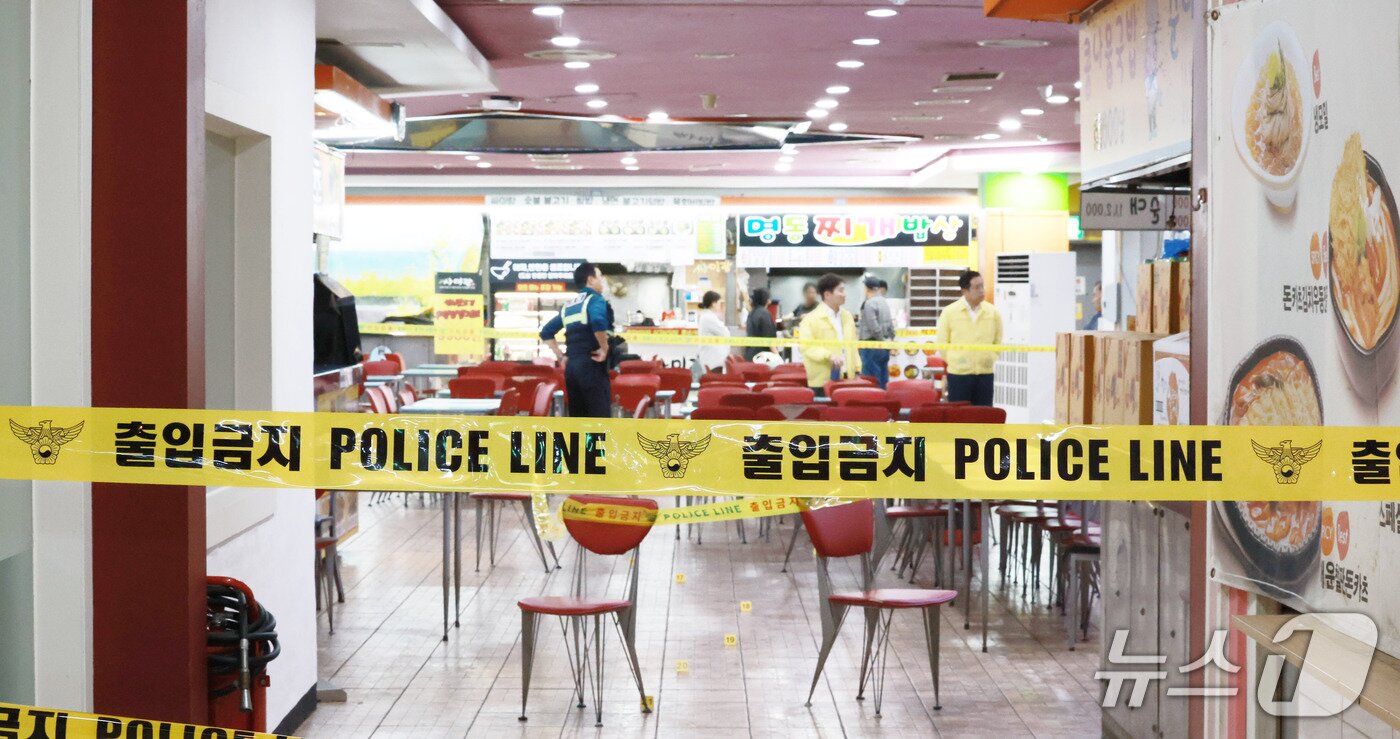 본문 이미지 - 13일 인천 남동구 홈플러스 푸드코트에서 흉기 난동 사건이 발생했다. 2026.10.13 ⓒ 뉴스1 이호윤 기자