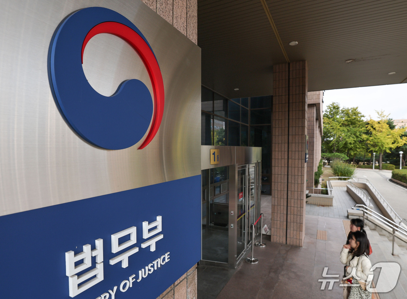 (과천=뉴스1) 이종수 기자 = 정부가 법무부와 금융위원회, 성평등가족부 등 중앙행정기관 44곳을 세종으로 이전하는 ‘2차 중앙행정기관 이전 계획’을 13일 발표했다. 이전 대상은 …