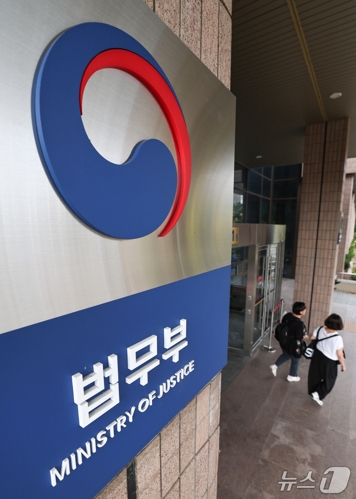(과천=뉴스1) 이종수 기자 = 정부가 법무부와 금융위원회, 성평등가족부 등 중앙행정기관 44곳을 세종으로 이전하는 ‘2차 중앙행정기관 이전 계획’을 13일 발표했다. 이전 대상은 …