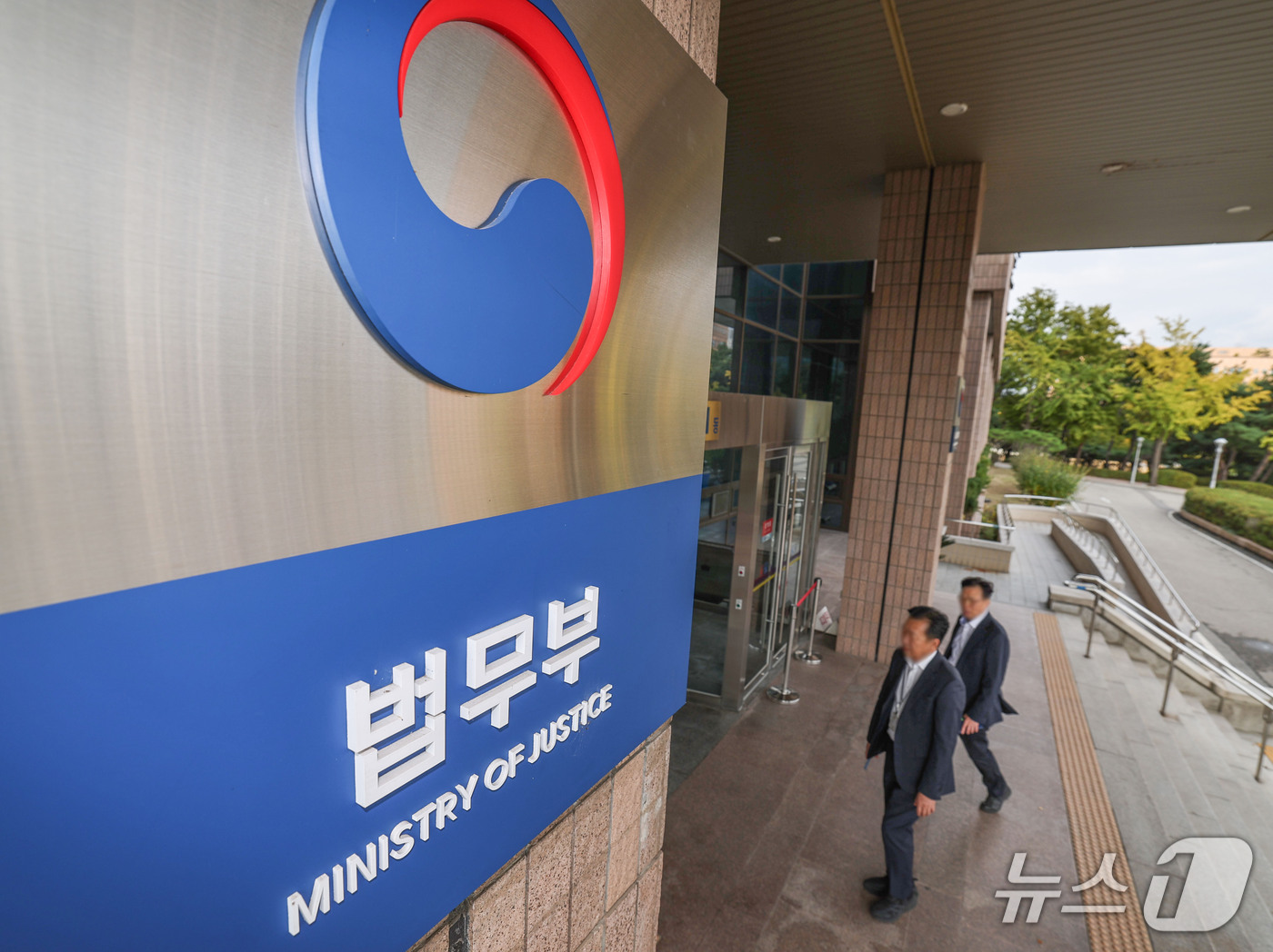 (과천=뉴스1) 이종수 기자 = 정부가 법무부와 금융위원회, 성평등가족부 등 중앙행정기관 44곳을 세종으로 이전하는 ‘2차 중앙행정기관 이전 계획’을 13일 발표했다. 이전 대상은 …