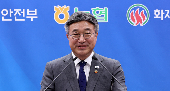 인사말 하는 윤호중 장관