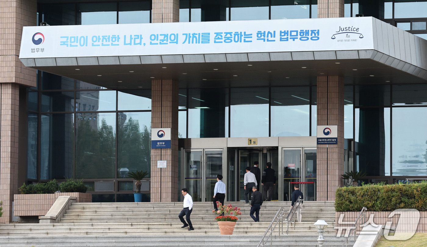 (과천=뉴스1) 이종수 기자 = 정부가 법무부와 금융위원회, 성평등가족부 등 중앙행정기관 44곳을 세종으로 이전하는 ‘2차 중앙행정기관 이전 계획’을 13일 발표했다. 이전 대상은 …