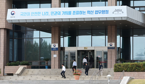 중앙행정기관 44곳 이전…공무원 1만 명 이동