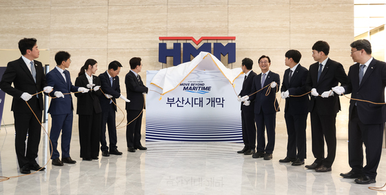 李대통령, HMM 부산 본사 직원 격려…'부캉이' 북항 방문해 시민 소통
