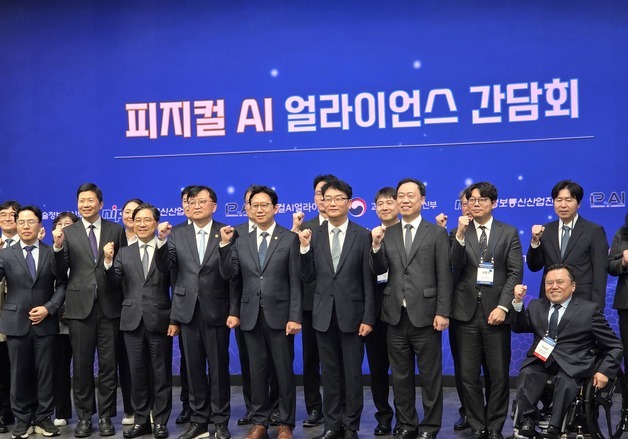 中 휴머노이드 대규모 투입에…배경훈, 투자 확대·빠른 대응 주문(종합)