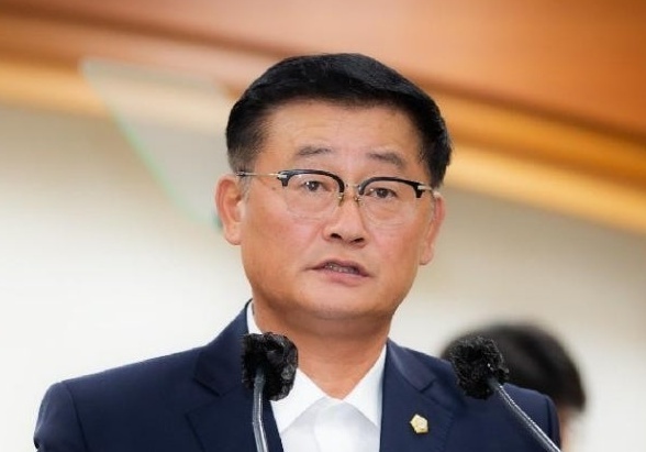 '전 여친 스토킹' 김제시의원 재판서 선처 부탁한 전 시장