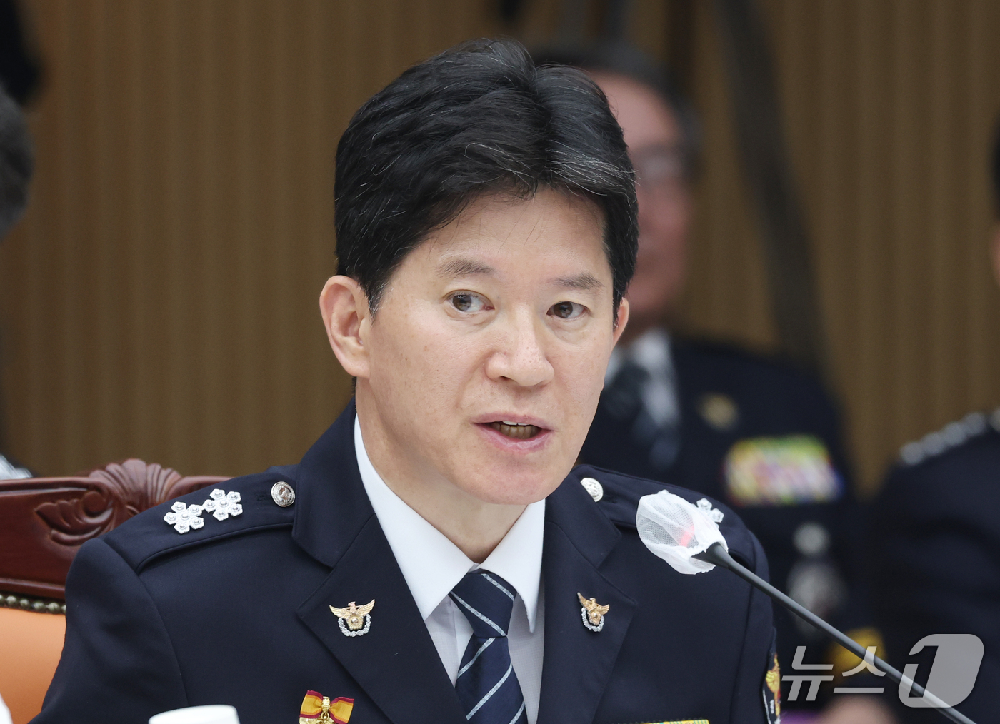 (수원=뉴스1) 김영운 기자 = 이승협 경기북부경찰청장이 13일 경기 수원시 장안구 경기남부경찰청에서 열린 국회 행정안전위원회의 경기남북부경찰에 대한 국정감사에서 의원 질의에 답하 …