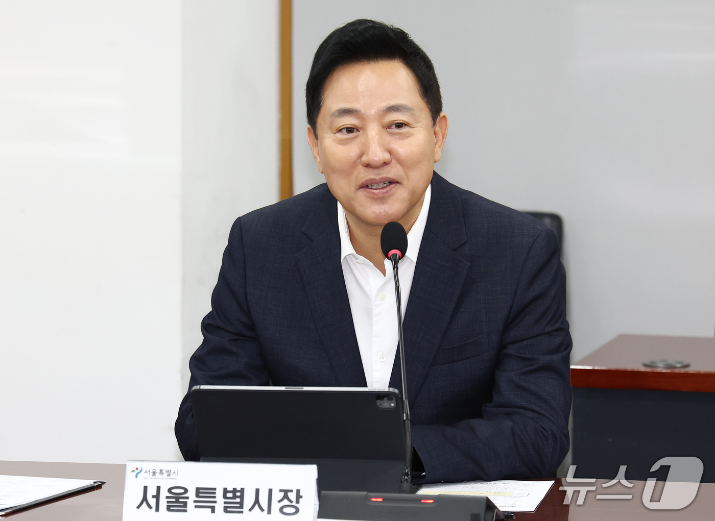 (서울=뉴스1) 김민지 기자 = 오세훈 서울시장이 14일 오전 서울 중구 서울시청에서 열린 '서울특별시구청장협의회 제204차 정기회의'에서 모두 발언을 하고 있다. 2026.10. …