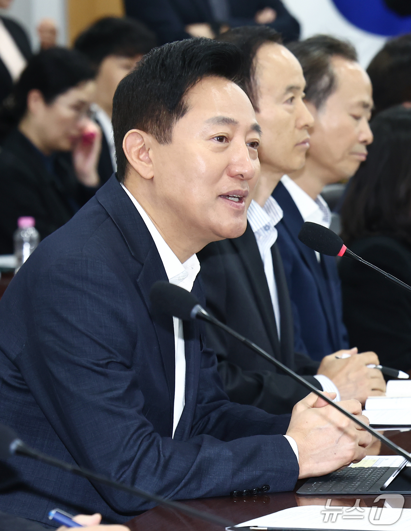 (서울=뉴스1) 김민지 기자 = 오세훈 서울시장이 14일 오전 서울 중구 서울시청에서 열린 '서울특별시구청장협의회 제204차 정기회의'에서 모두 발언을 하고 있다. 2026.10. …