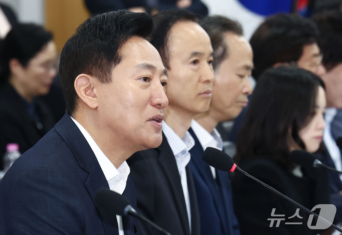 (서울=뉴스1) 김민지 기자 = 오세훈 서울시장이 14일 오전 서울 중구 서울시청에서 열린 '서울특별시구청장협의회 제204차 정기회의'에서 모두 발언을 하고 있다. 2026.10. …
