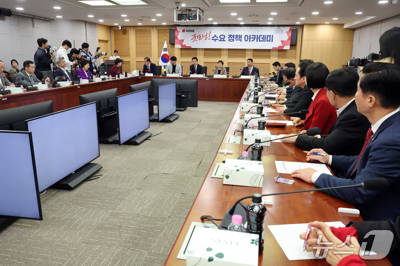 (서울=뉴스1) 황기선 기자 = 장동혁 국민의힘 대표가 14일 오전 서울 여의도 국회 의원회관에서 열린 '굿모닝! 수요 정책 아카데미'에서 발언을 하고 있다. 2026.10.14/ …