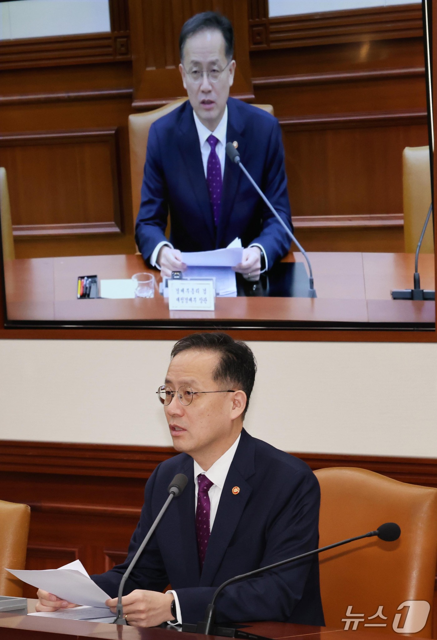 (서울=뉴스1) 이종덕 기자 = 이형일 부총리 겸 재정경제부 장관이 14일 서울 종로구 정부서울청사에서 비상경제본부회의 겸 경제관계장관회의 겸 서비스산업발전TF를 주재하고 있다. …
