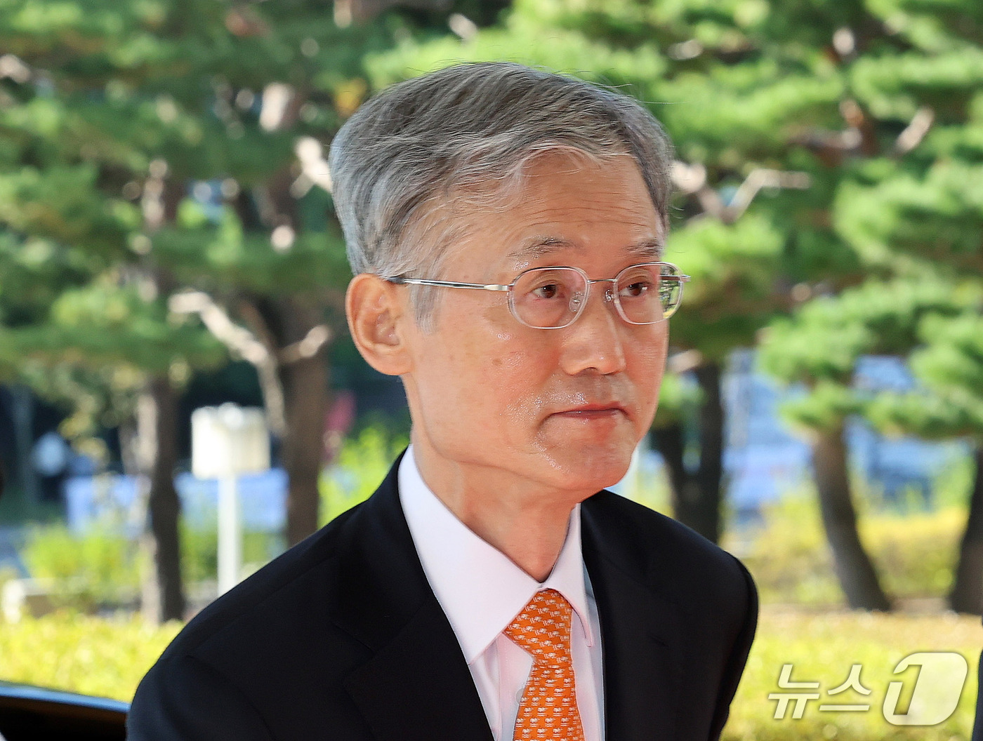 (서울=뉴스1) 박세연 기자 = 조희대 대법원장이 14일 서울 서초구 대법원으로 출근하고 있다. 2026.10.14/뉴스1