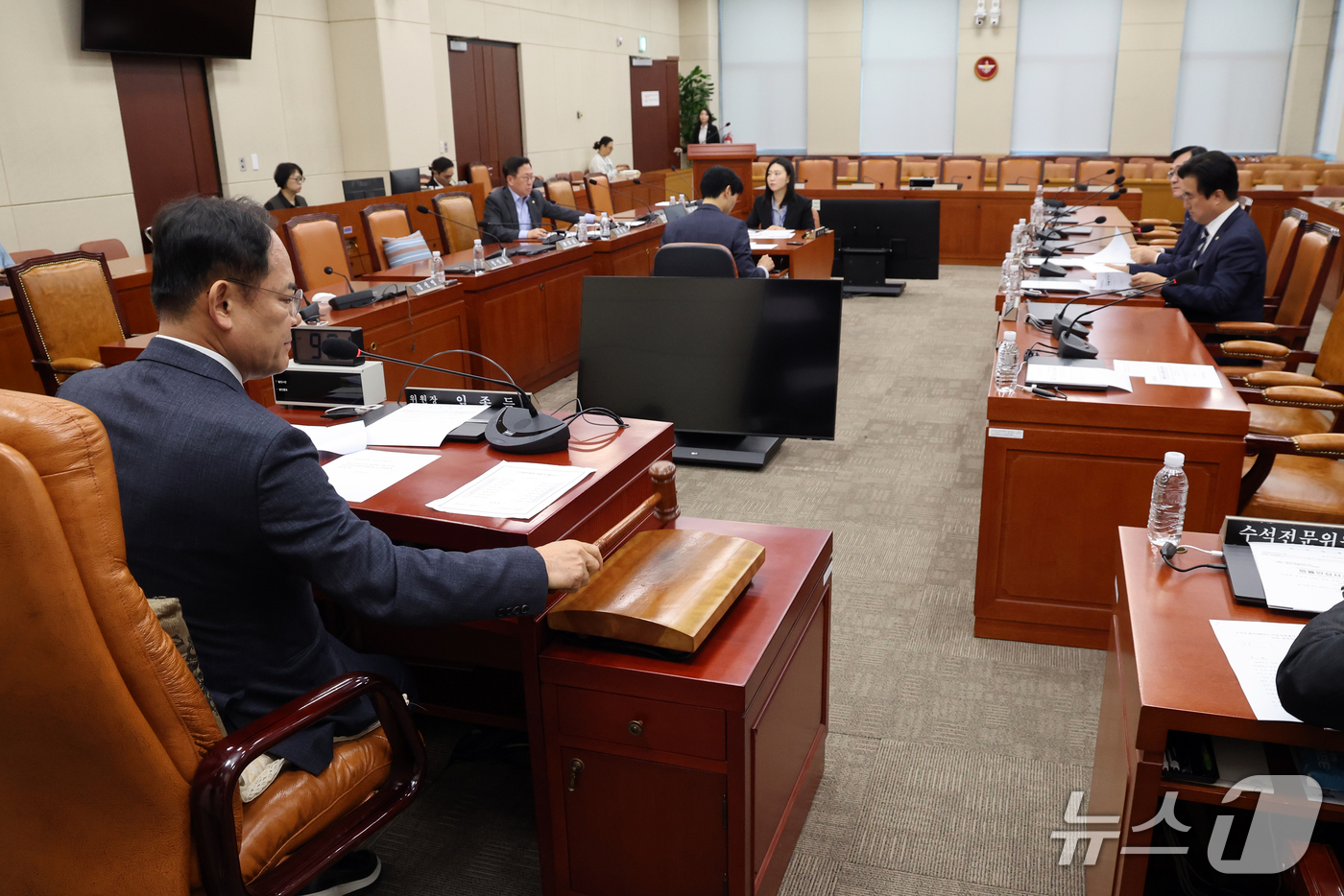 (서울=뉴스1) 황기선 기자 = 임종득 국방위 법률안심사소위원장이 14일 오전 서울 여의도 국회에서 열린 국방위원회 법률안심사소위원회를 주재하고 있다.이날 회의에서는 이재명 정부의 …