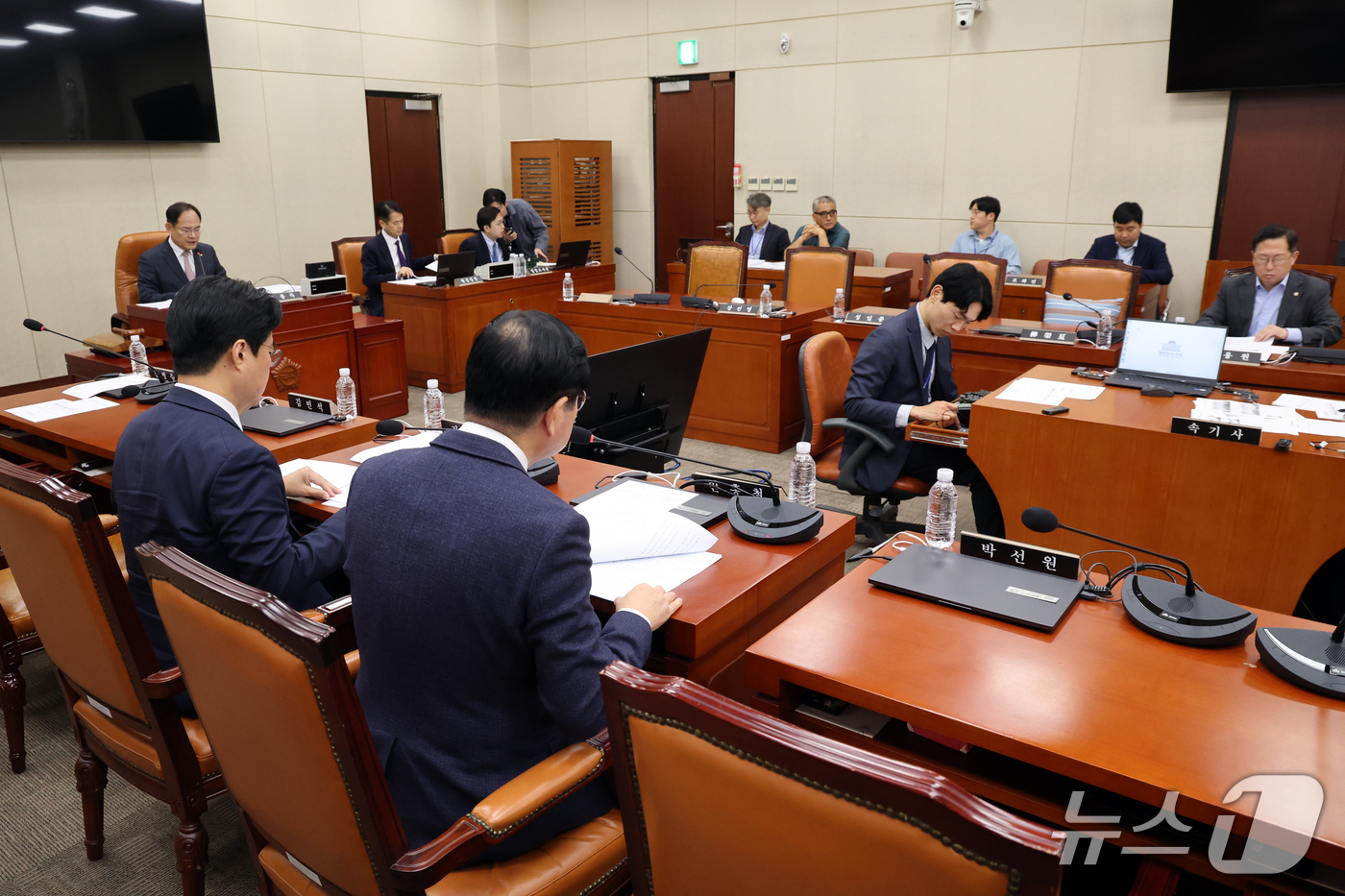 (서울=뉴스1) 황기선 기자 = 임종득 국방위 법률안심사소위원장이 14일 오전 서울 여의도 국회에서 열린 국방위원회 법률안심사소위원회를 주재하고 있다.이날 회의에서는 이재명 정부의 …