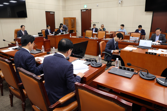 국방위, 北 지뢰 규탄 결의안 채택…국힘 "군 진상 조사 빠져" 반발