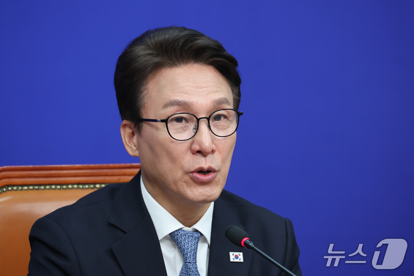 (서울=뉴스1) 신웅수 기자 = 김민석 더불어민주당 대표가 14일 서울 여의도 국회에서 열린 최고위원회의에서 발언하고 있다. 2026.10.14/뉴스1