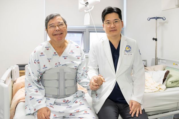 "하반신 마비 올 뻔했다"…美 의사도 한국서 응급수술 받고 회복