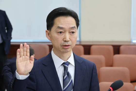 인사청문회 선서하는 김지용 중수청장 후보자