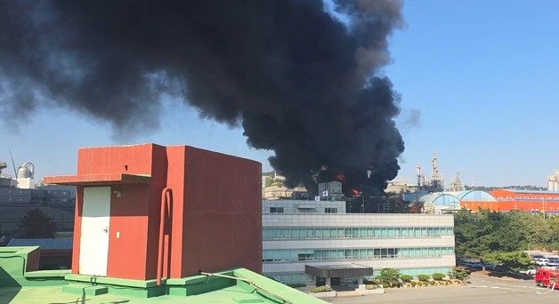 울산 온산읍 제조업체 큰 불…소방 대응 1단계
