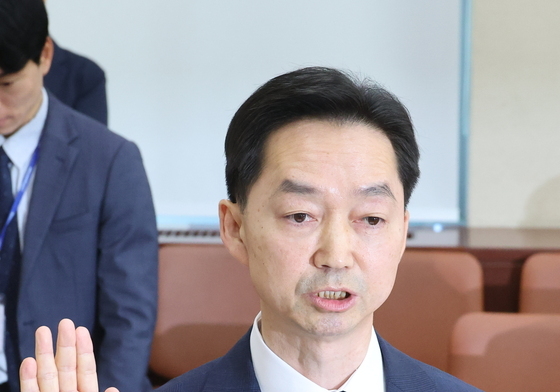 선서하는 김지용 중대범죄수사청장 후보자