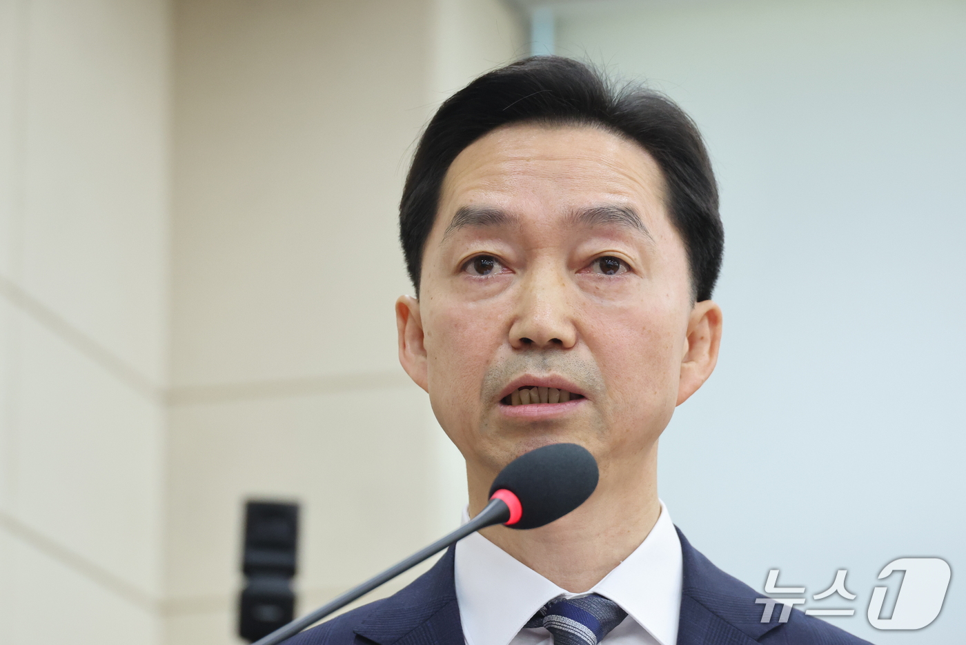 (서울=뉴스1) 신웅수 기자 = 김지용 중대범죄수사청장 후보자가 14일 서울 여의도 국회에서 열린 행정안전위원회 인사청문회에서 인사말을 하고 있다. 2026.10.14/뉴스1