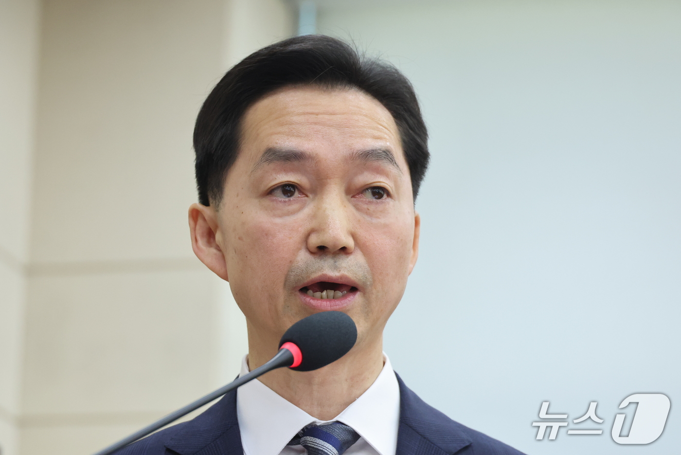 (서울=뉴스1) 신웅수 기자 = 김지용 중대범죄수사청장 후보자가 14일 서울 여의도 국회에서 열린 행정안전위원회 인사청문회에서 인사말을 하고 있다. 2026.10.14/뉴스1