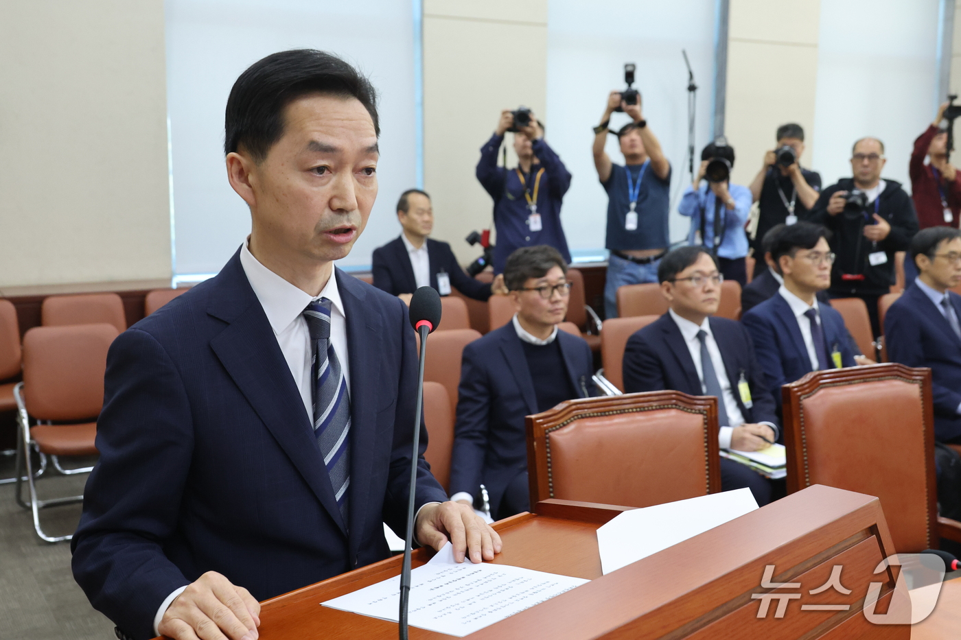 (서울=뉴스1) 신웅수 기자 = 김지용 중대범죄수사청장 후보자가 14일 서울 여의도 국회에서 열린 행정안전위원회 인사청문회에서 인사말을 하고 있다. 2026.10.14/뉴스1