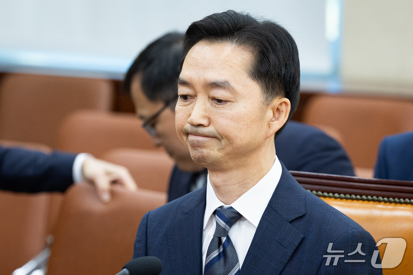 (서울=뉴스1) 유승관 기자 = 김지용 초대 중대범죄수사청장 후보자가 14일 서울 여의도 국회에서 열린 인사청문회에 출석해 굳은 표정을 짓고 있다. 2026.10.14/뉴스1