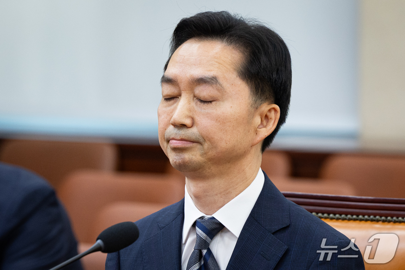 (서울=뉴스1) 유승관 기자 = 김지용 초대 중대범죄수사청장 후보자가 14일 서울 여의도 국회에서 열린 인사청문회에 출석해 눈을 감고 있다. 2026.10.14/뉴스1