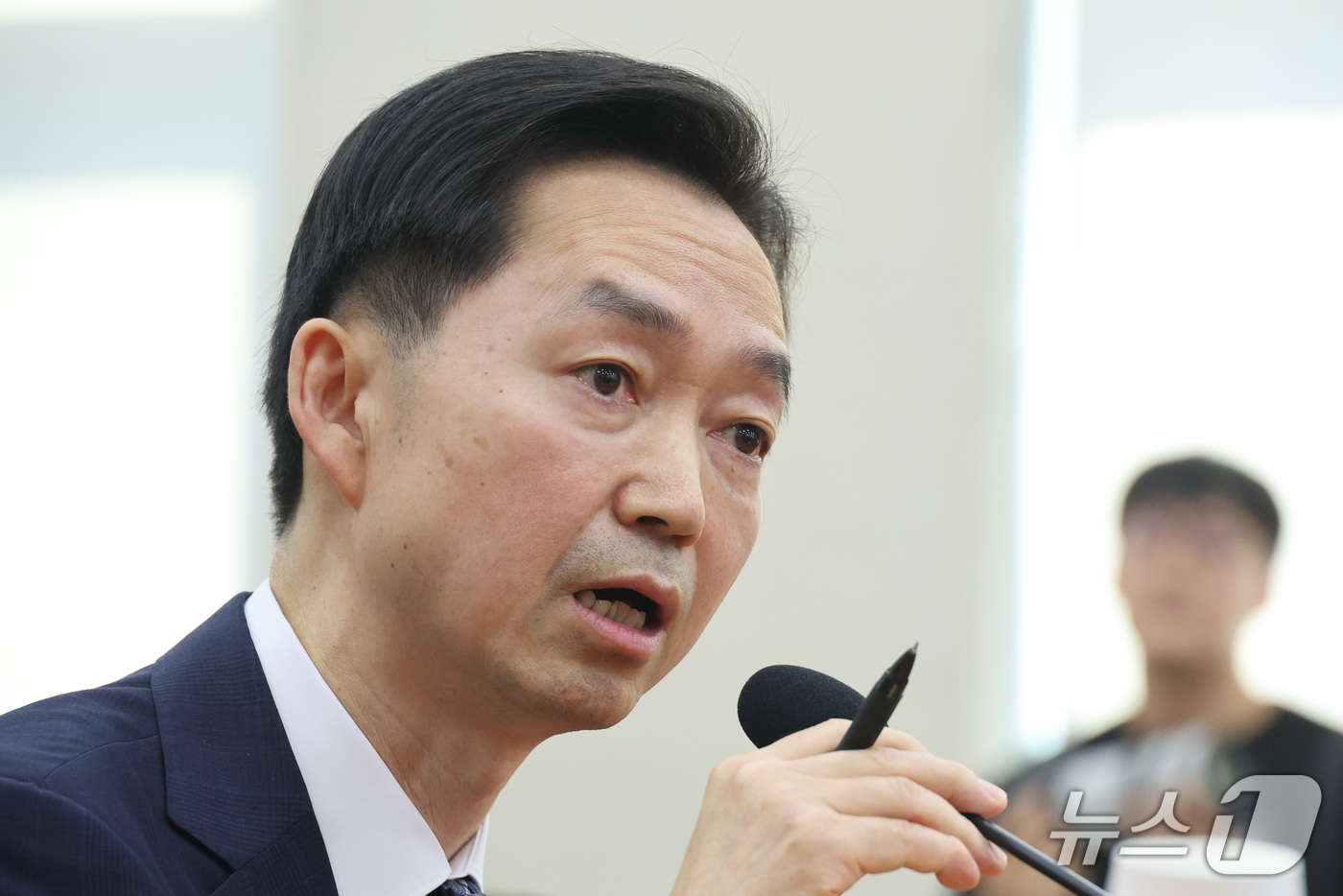 (서울=뉴스1) 신웅수 기자 = 김지용 중대범죄수사청장 후보자가 14일 서울 여의도 국회에서 열린 행정안전위원회 인사청문회에서 의원 질의에 답변하고 있다. 2026.10.14/뉴스 …